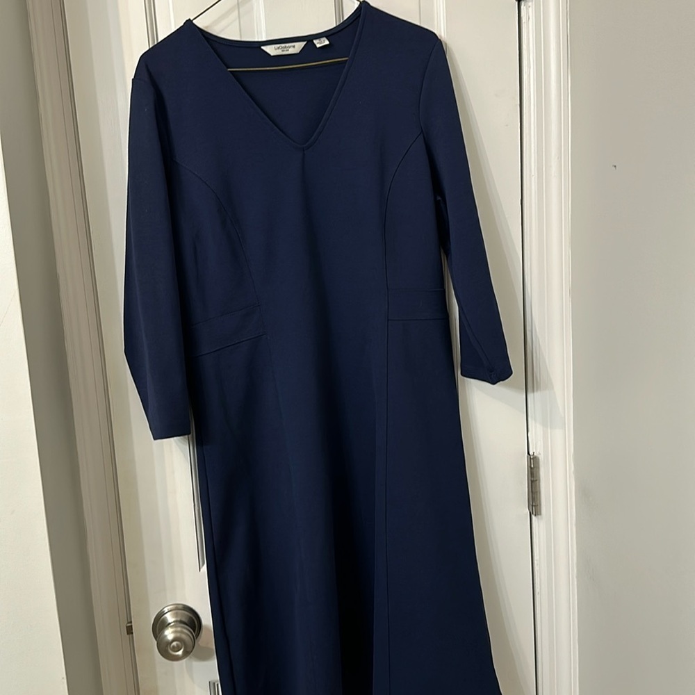 Liz Claiborne size 8 ponte knit a- line 3/4 sleeve dress has stretch EUC